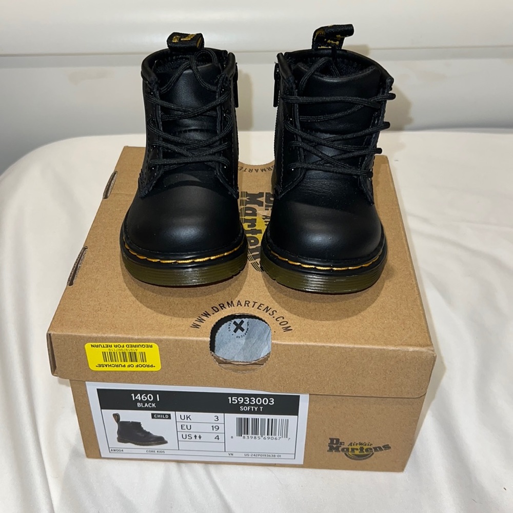 DR MARTENS